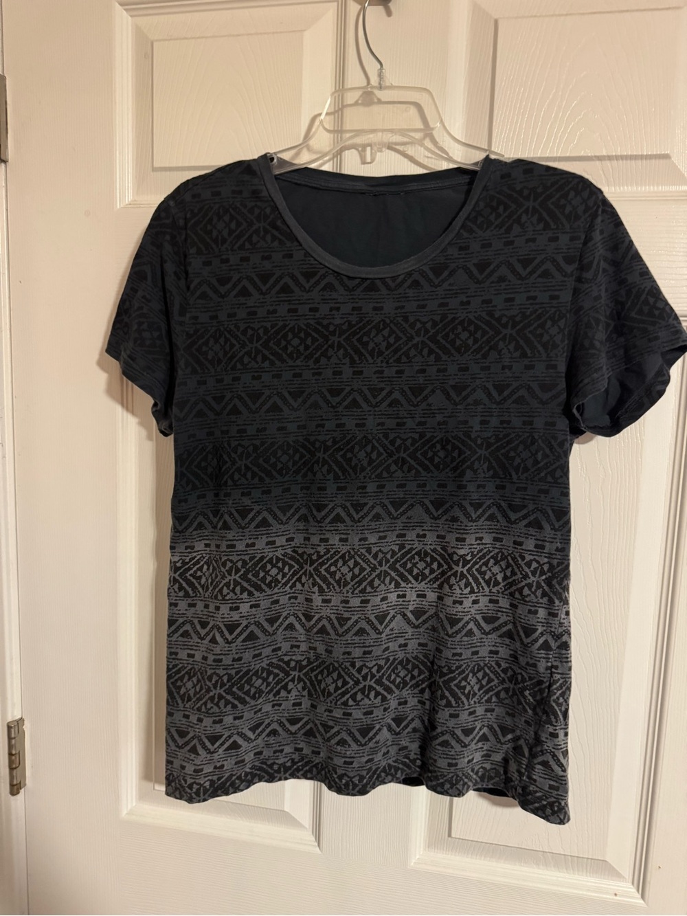 H&M Black Short Sleeve Men’s Tee with Tonal Geometric Pattern